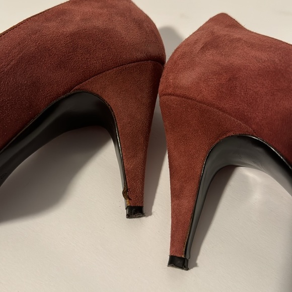 Bruno Magli Pink/Purple Suede 3” Peep Toe Pumps! - Picture 8 of 8